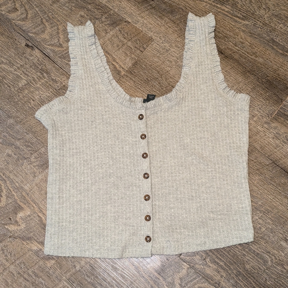Cropped gray top